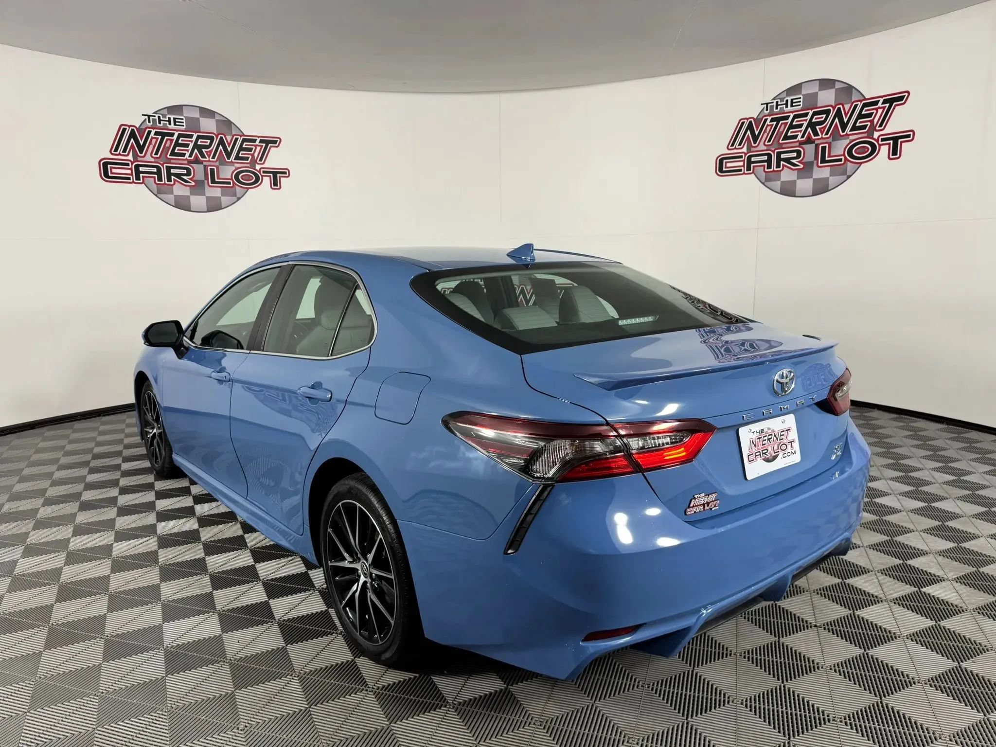 Used 2024 Toyota Camry SE w/ Cold Weather Package AWD/4WD image 5