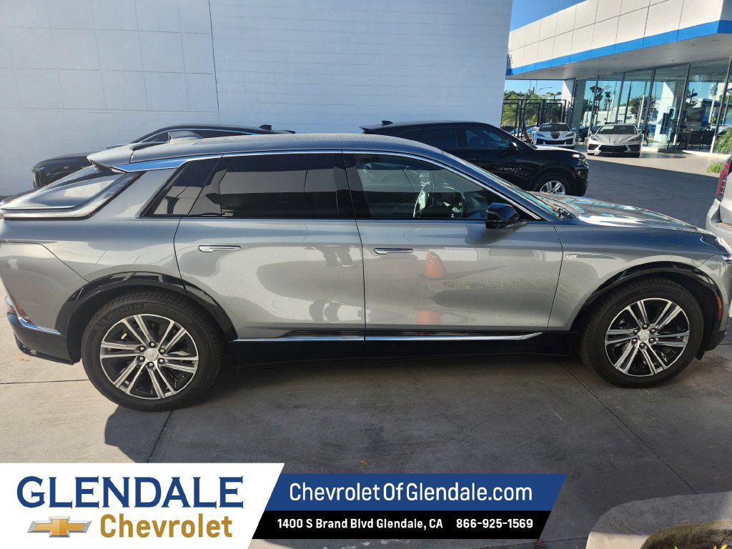 Used 2024 Cadillac Lyriq Luxury RWD image 2