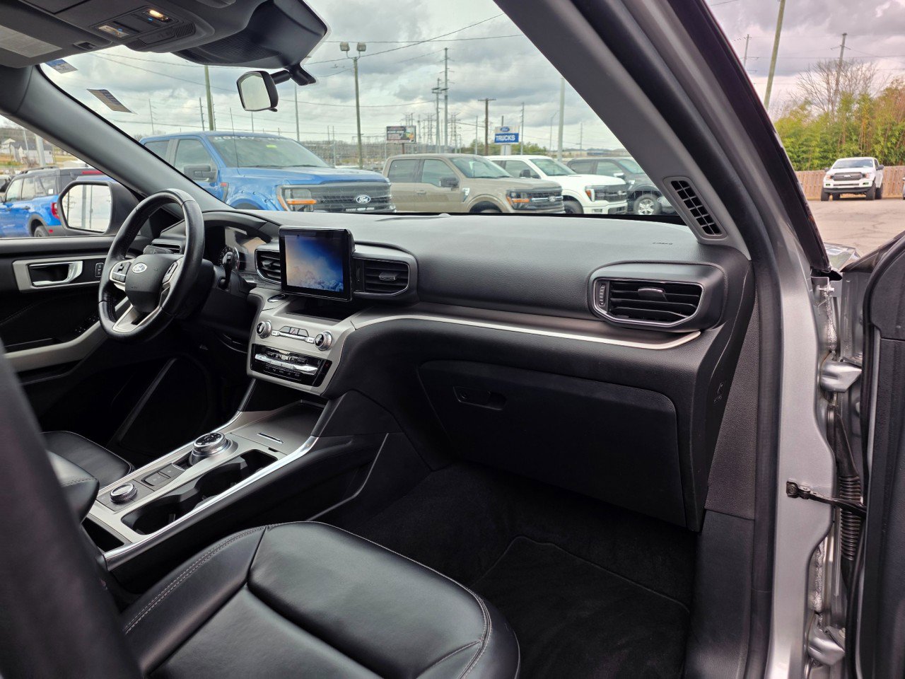 Used 2021 Ford Explorer XLT w/ Equipment Group 202A image 17