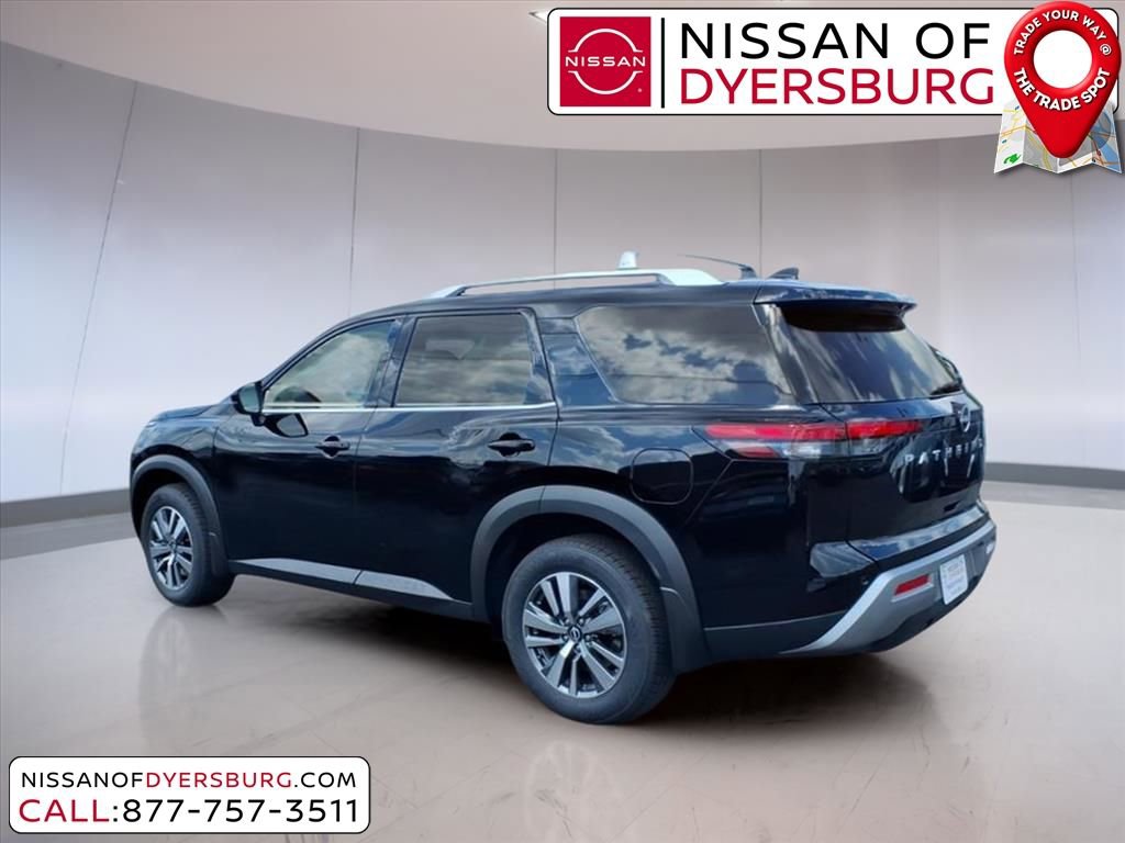 New 2025 Nissan Pathfinder SL image 5
