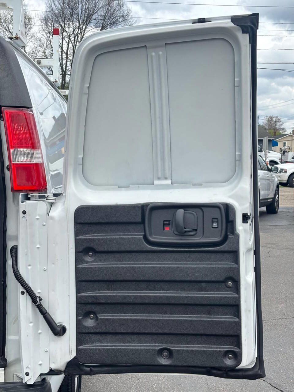 Used 2019 Chevrolet Express 2500 w/ Driver Convenience Package image 13