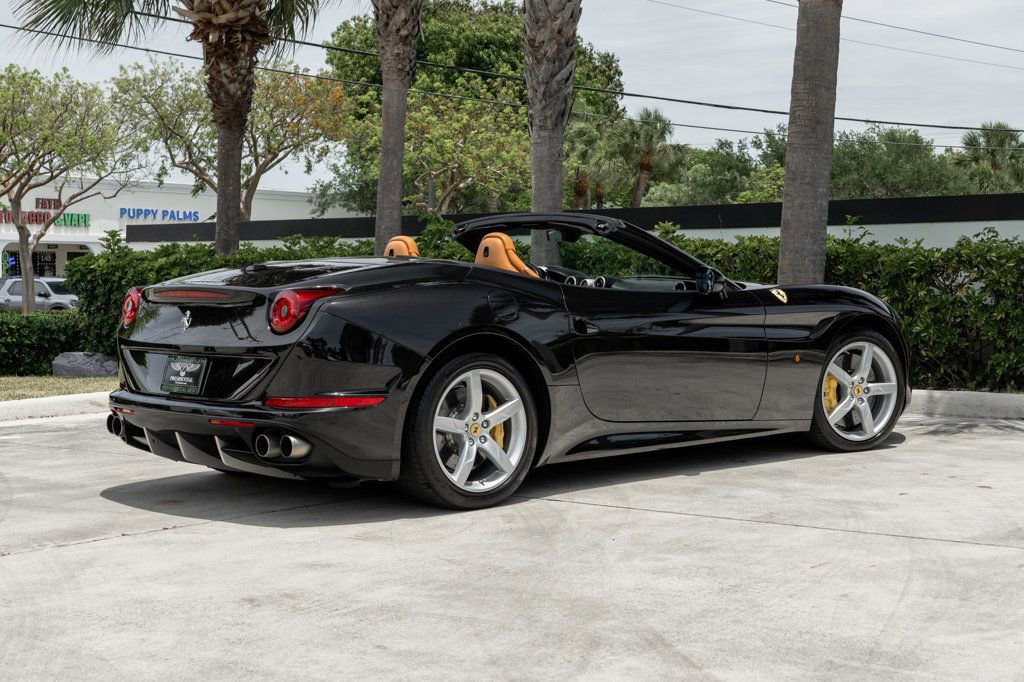 Used 2015 Ferrari California T RWD image 8