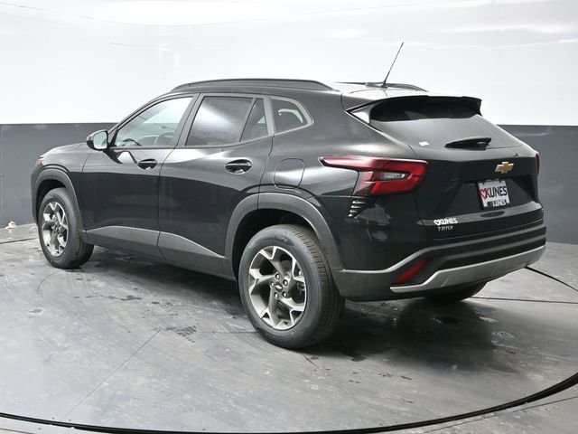 New 2026 Chevrolet Trax LT w/ Driver Confidence Package FWD image 8