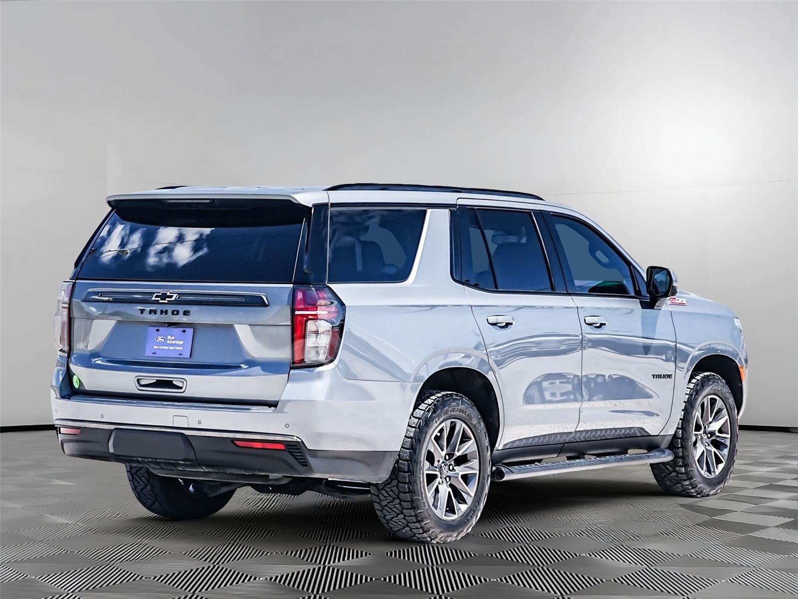 Used 2022 Chevrolet Tahoe Z71 w/ Luxury Package AWD/4WD image 6