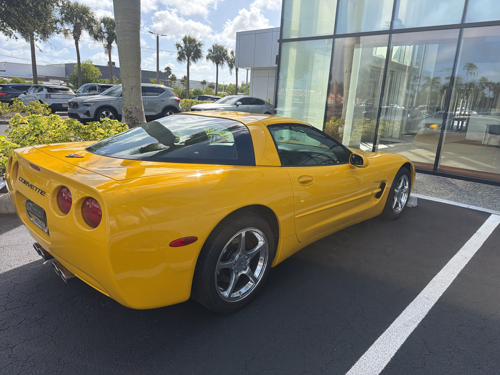 Used 2001 Chevrolet Corvette Coupe w/ Preferred Equipment Group1 RWD image 7