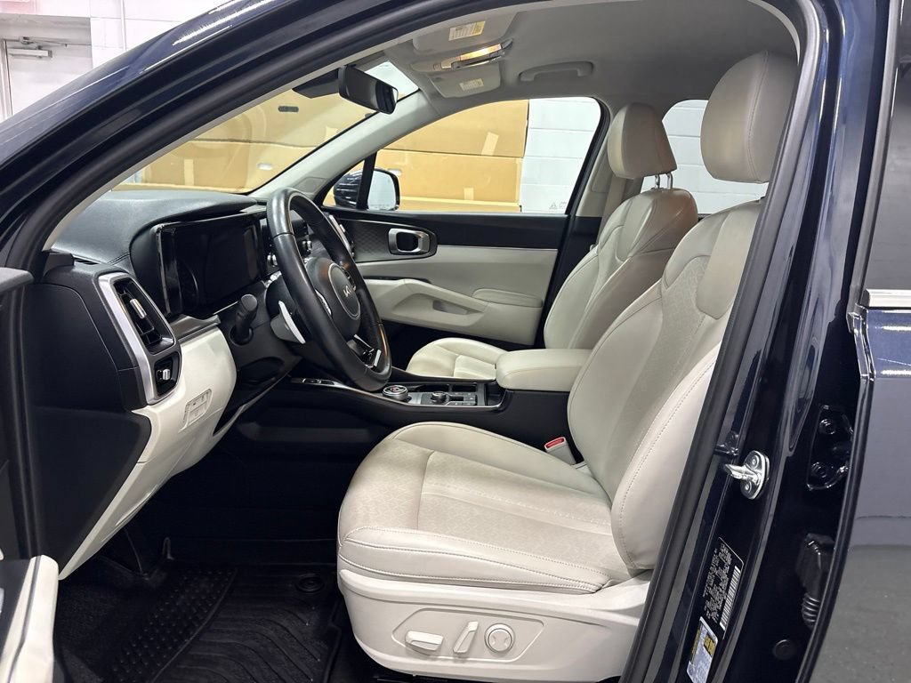 Used 2024 Kia Sorento EX AWD/4WD image 16