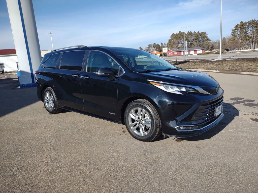 Used 2021 Toyota Sienna Limited image 7