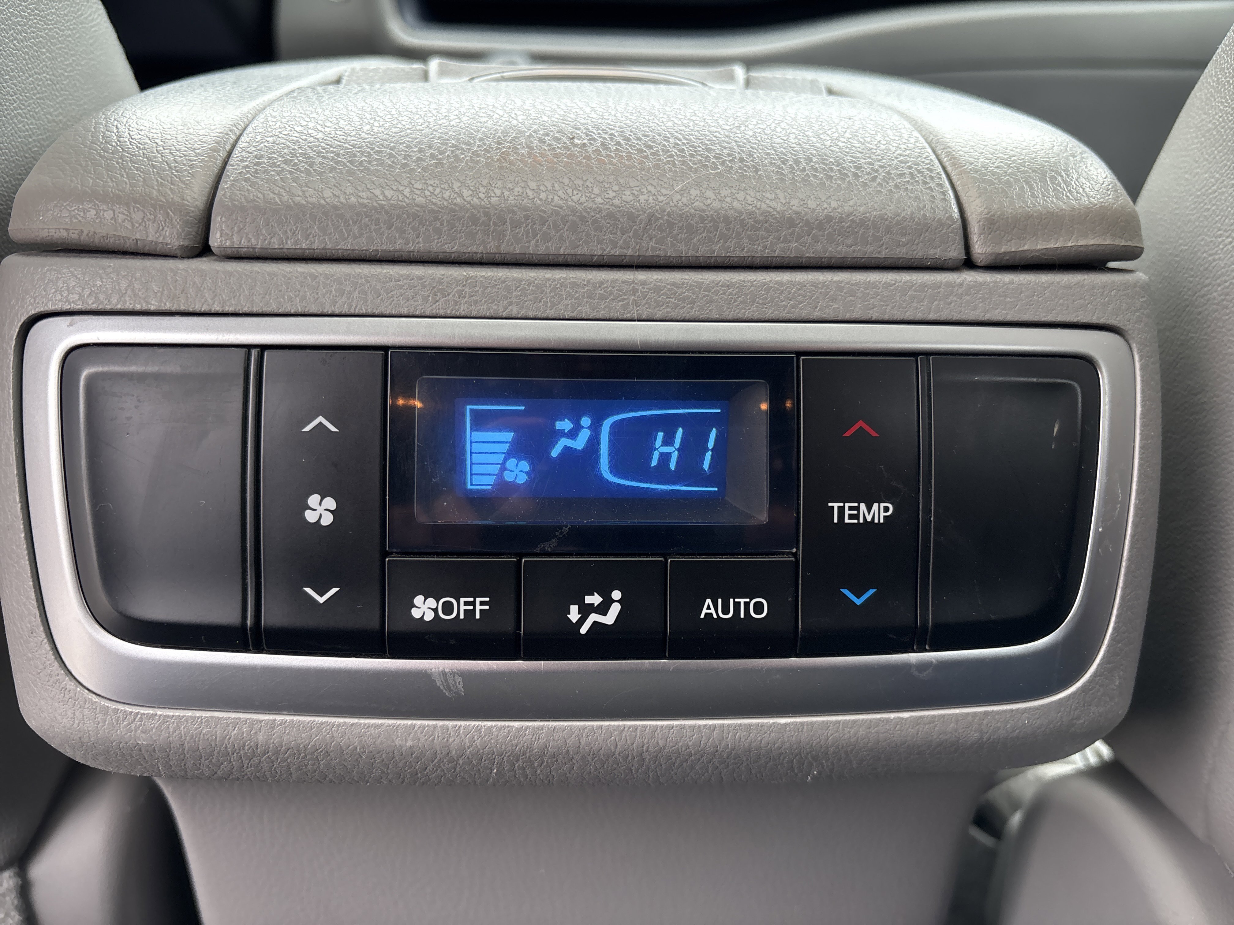 Used 2018 Toyota Highlander XLE image 15
