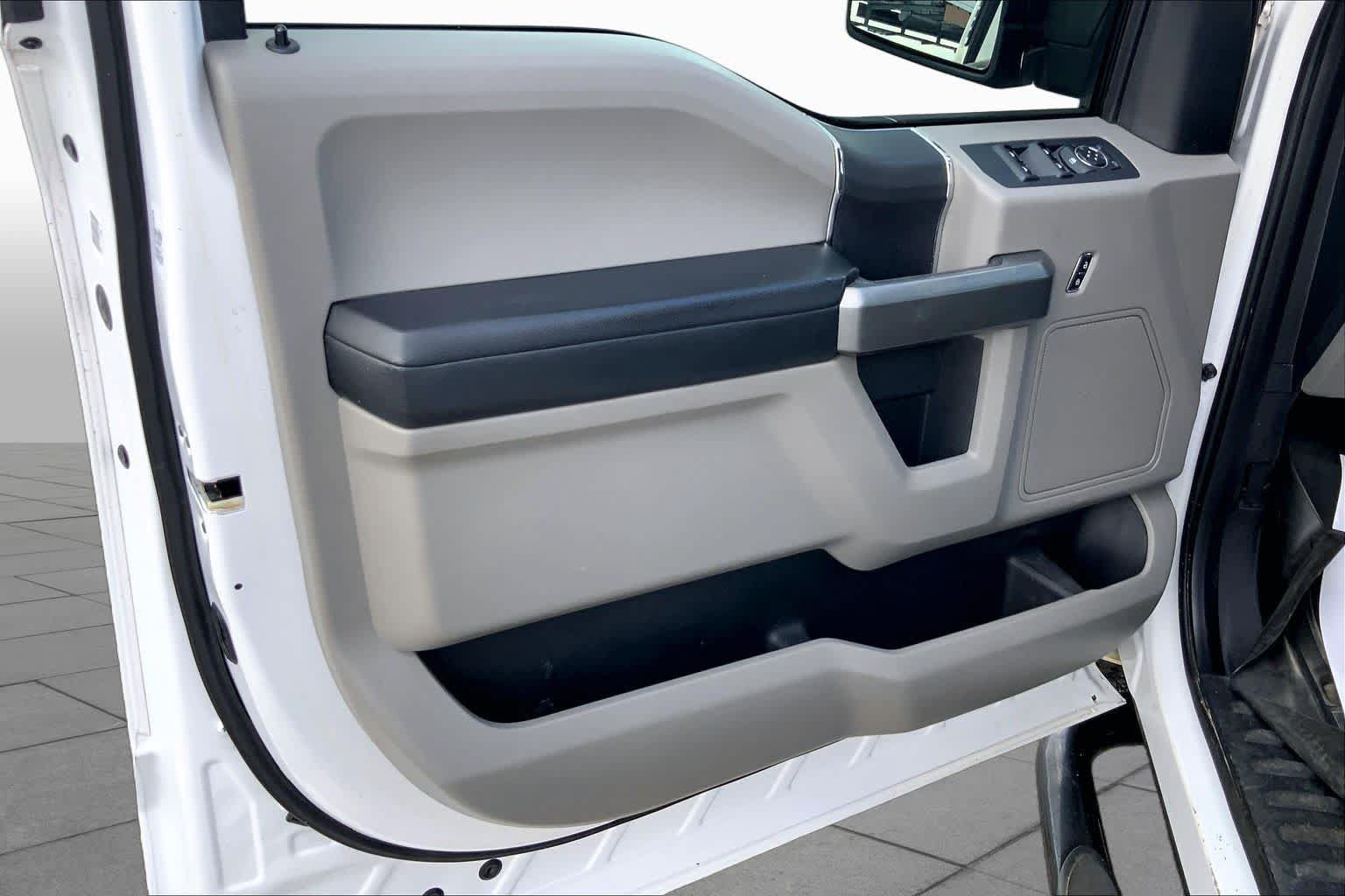 Used 2016 Ford F150 XLT AWD/4WD image 21