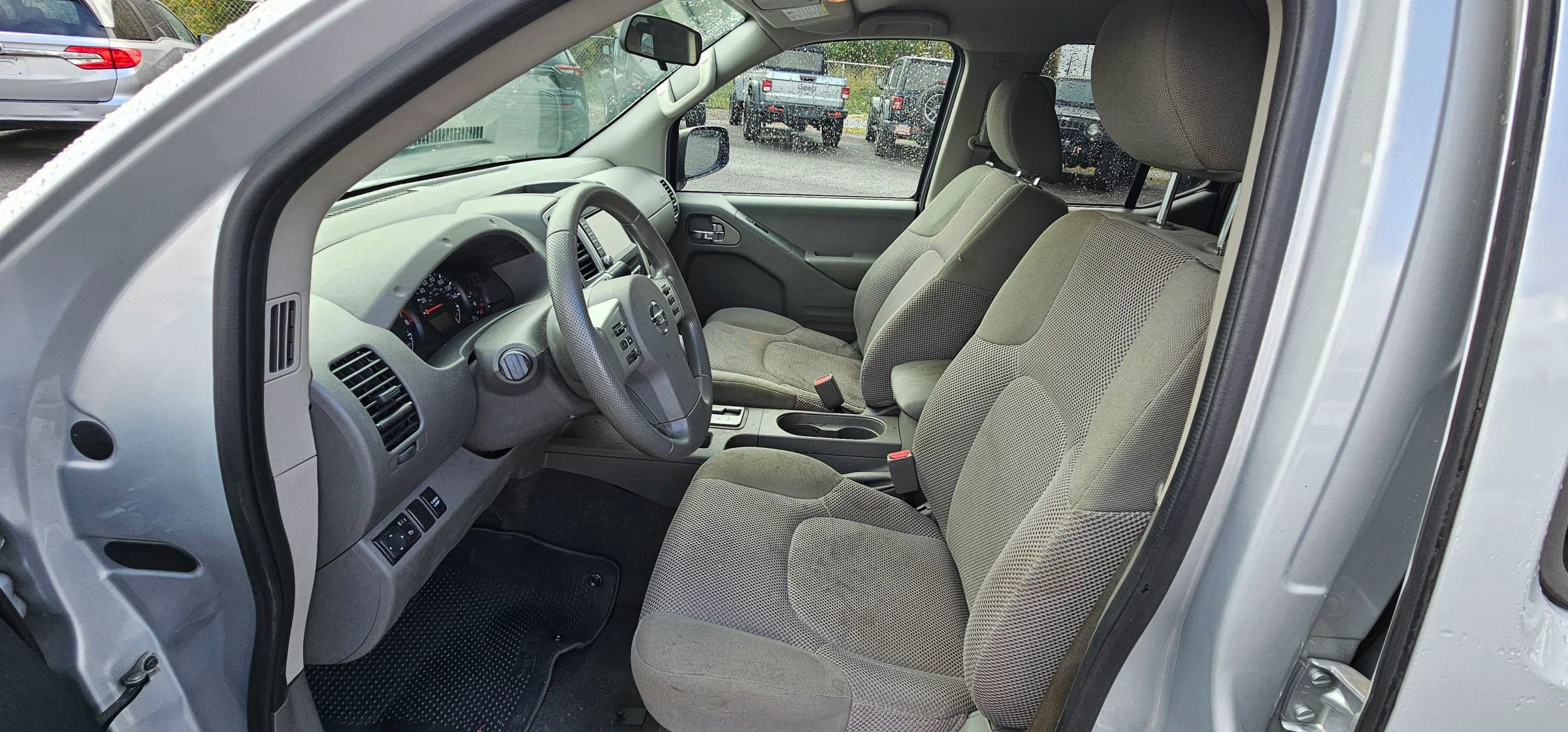 Used 2019 Nissan Frontier SV image 7