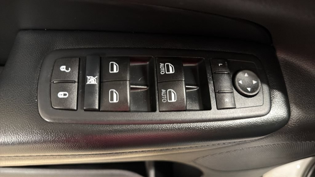 Used 2015 Jeep Grand Cherokee Laredo AWD/4WD image 15