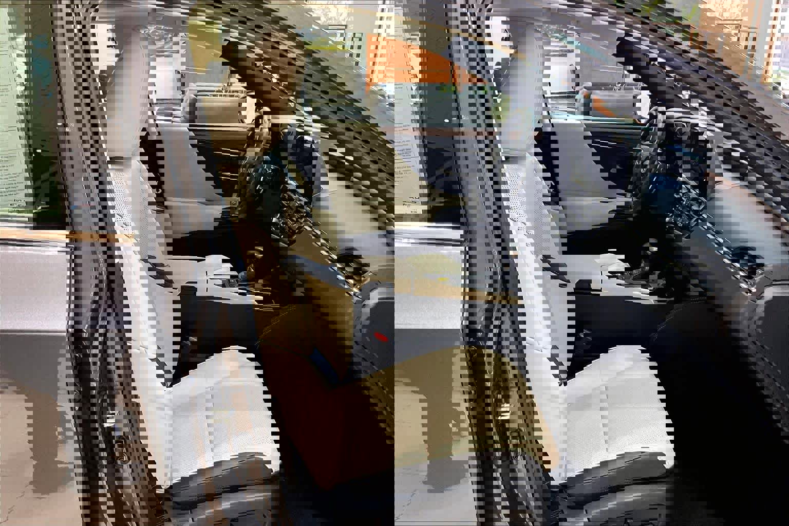 Used 2025 Lexus ES 300h w/ Premium Package image 8