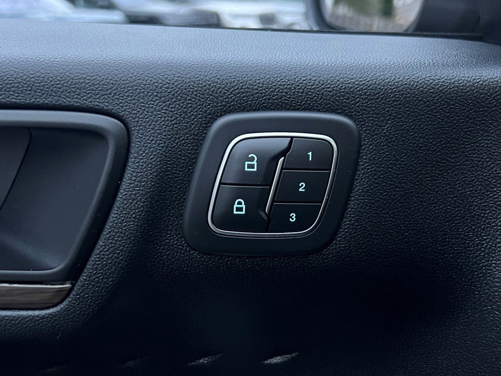 Used 2020 Ford Escape Titanium image 31