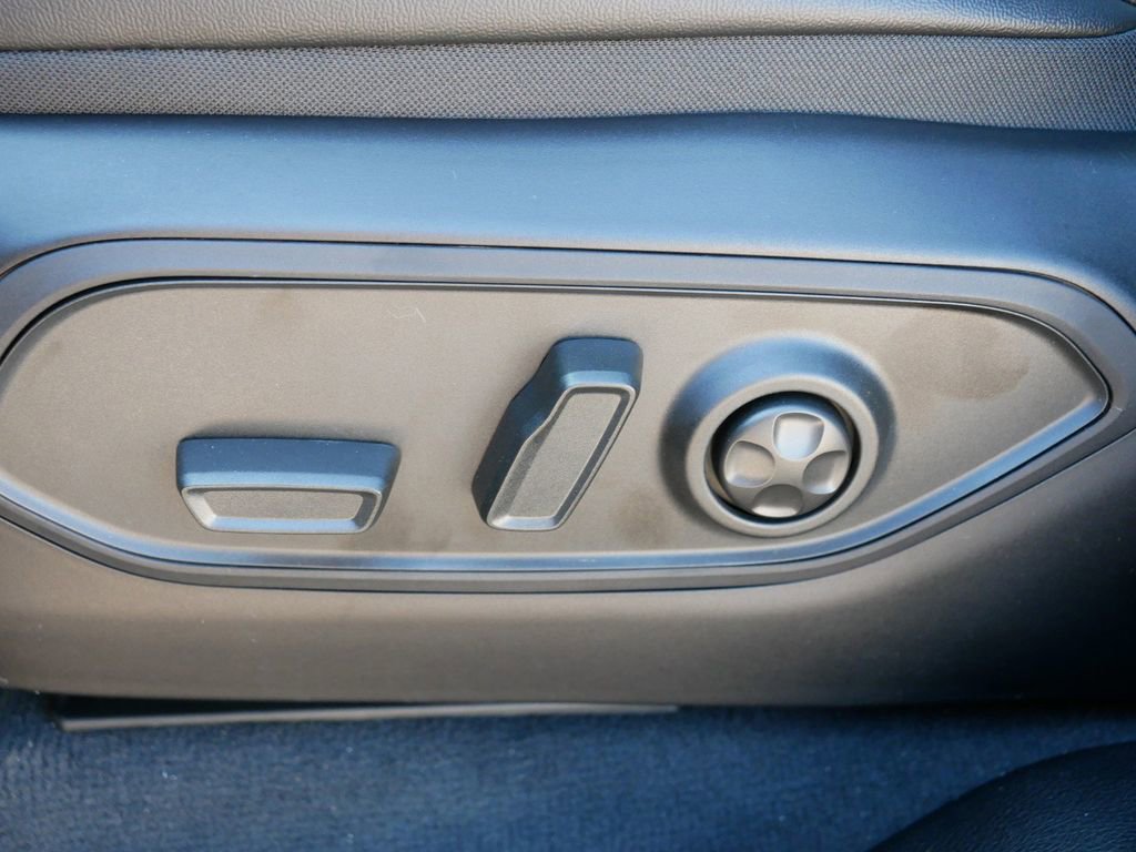 Certified 2025 Jeep Grand Cherokee L Limited w/ Luxury Tech Group II image 40