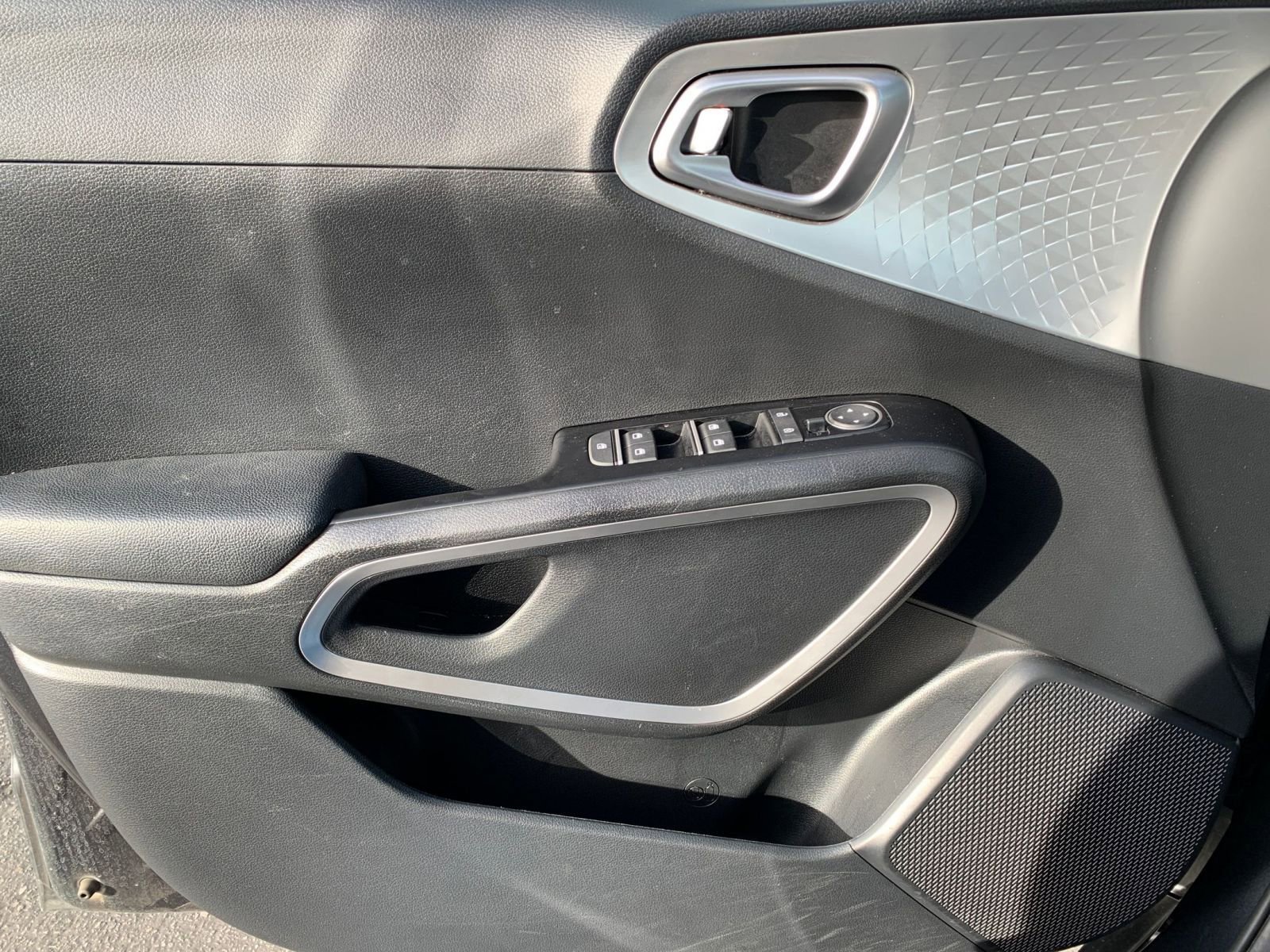 Used 2025 Kia Soul LX w/ LX Technology Package image 18