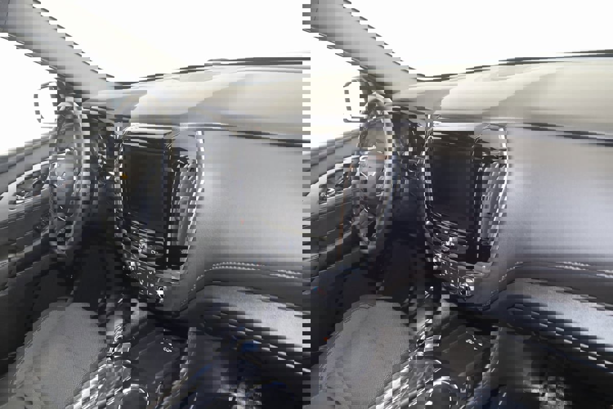 Used 2023 Chevrolet Traverse LT w/ LPO, Cargo Package image 39