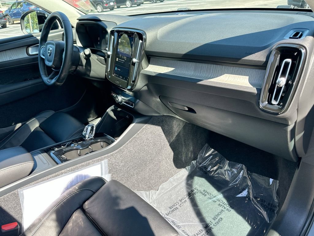 Used 2023 Volvo XC40 B5 Ultimate AWD/4WD image 28