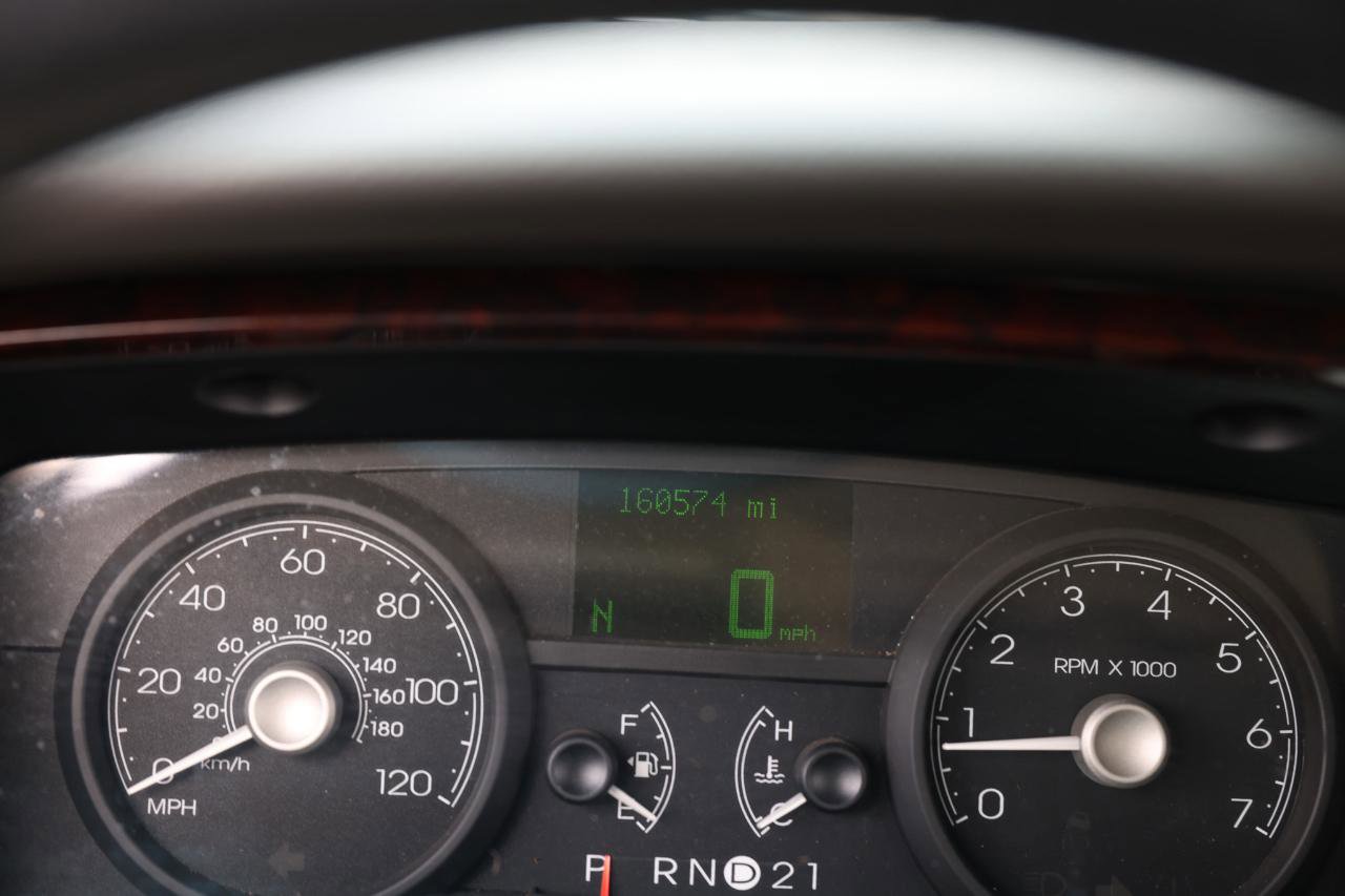 Used 2006 Lincoln Town Car Signature image 38