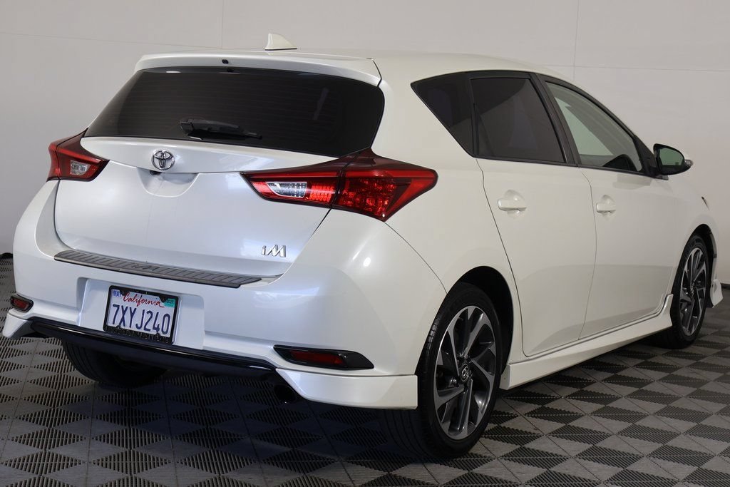Used 2017 Toyota Corolla iM w/ Carpet Mat Package FWD image 4