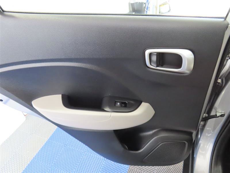 Used 2025 Hyundai Venue SEL FWD image 26