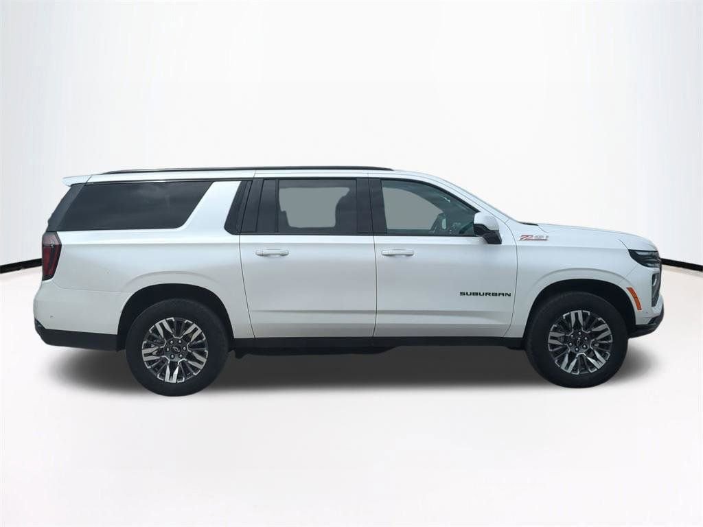 Used 2025 Chevrolet Suburban Z71 AWD/4WD image 4