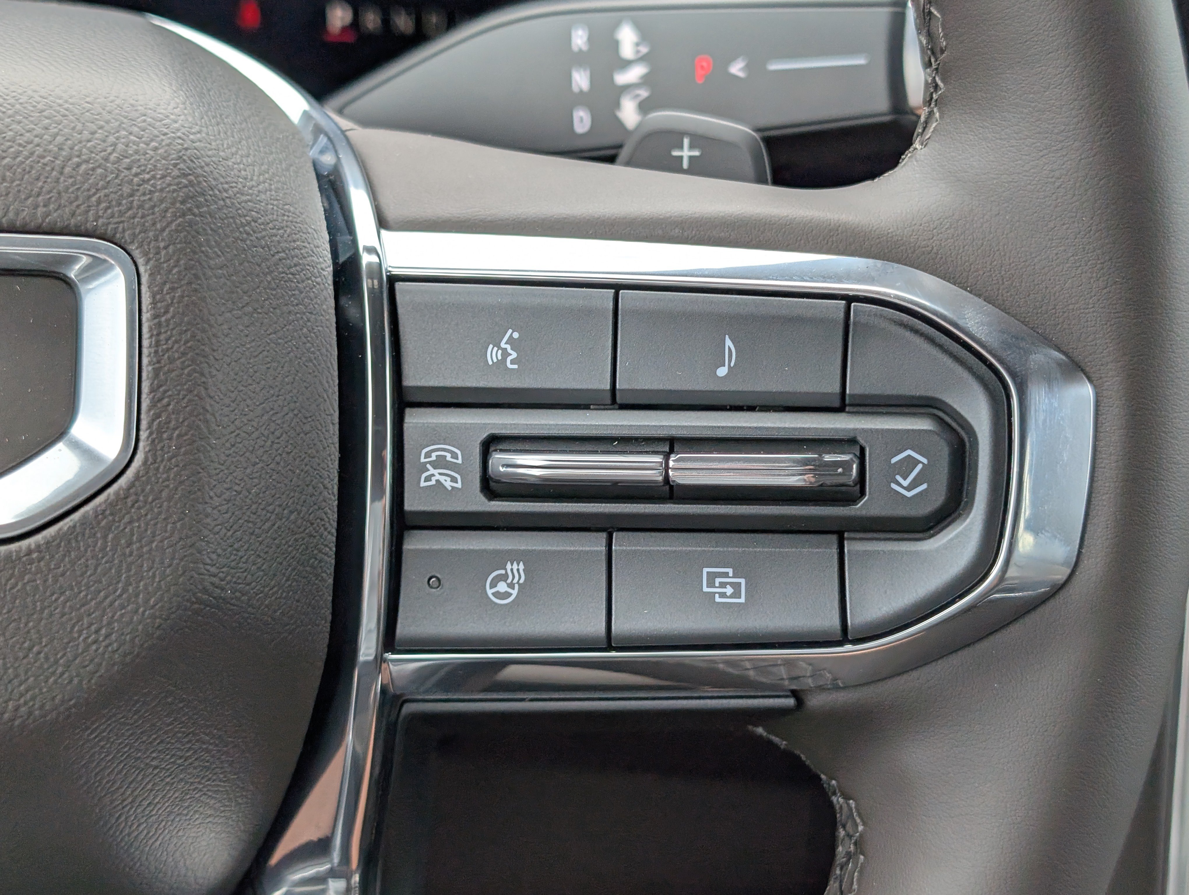 Used 2025 GMC Yukon XL Elevation w/ LPO, Illumination Package AWD/4WD image 17