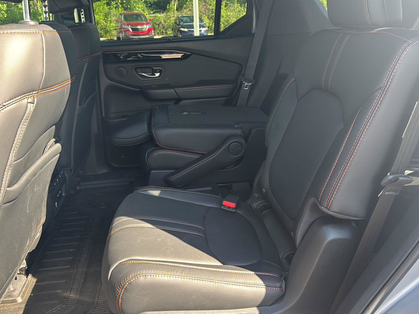 Used 2025 Honda Pilot TrailSport image 10
