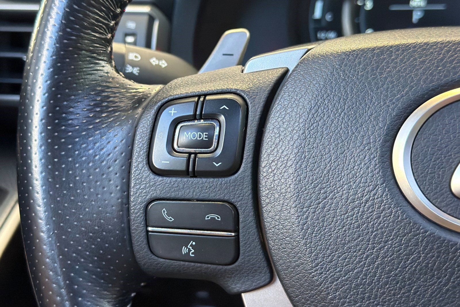 Used 2017 Lexus IS 200t F Sport w/ F Sport Package RWD image 30