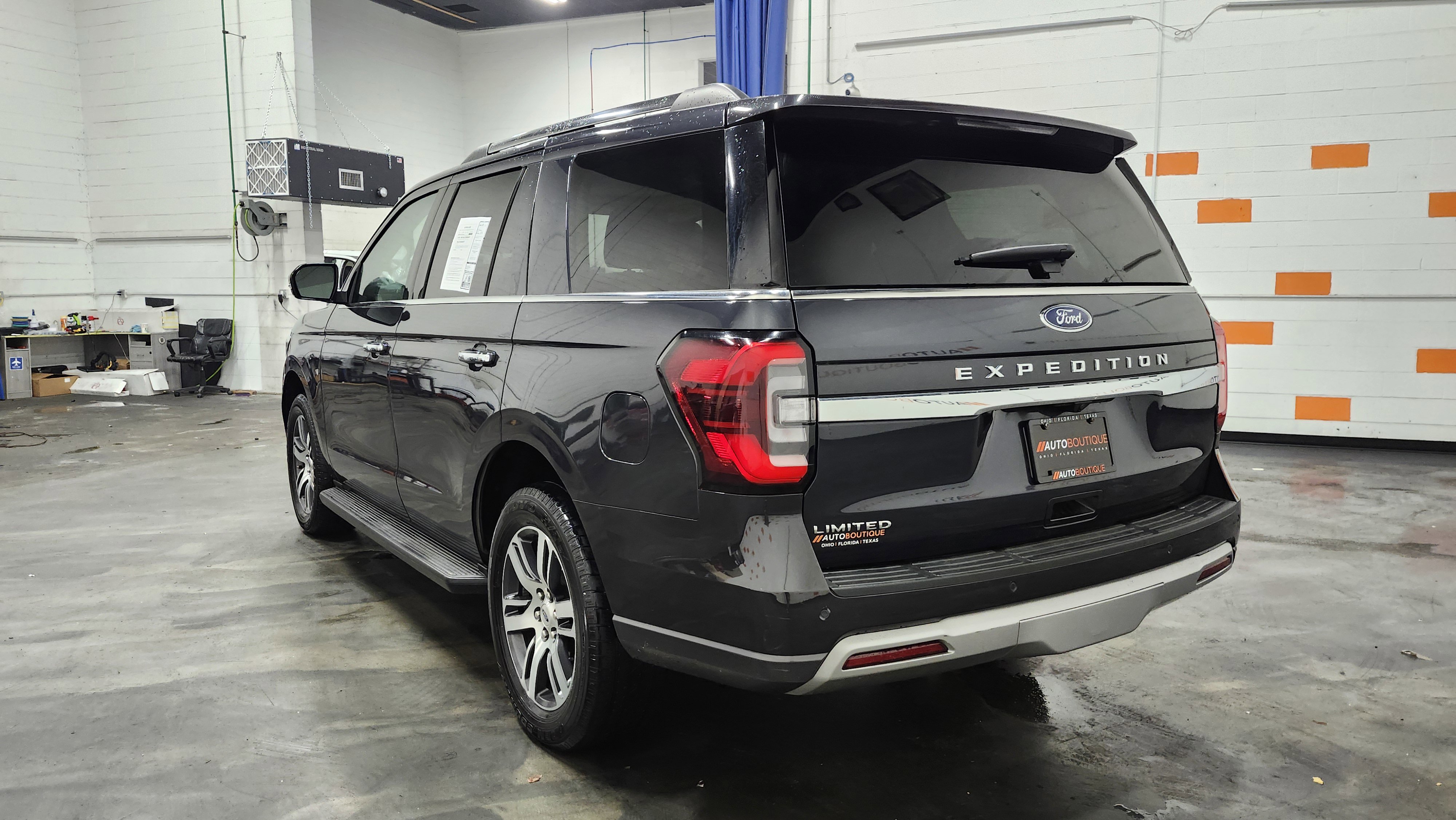 Used 2024 Ford Expedition Limited image 18