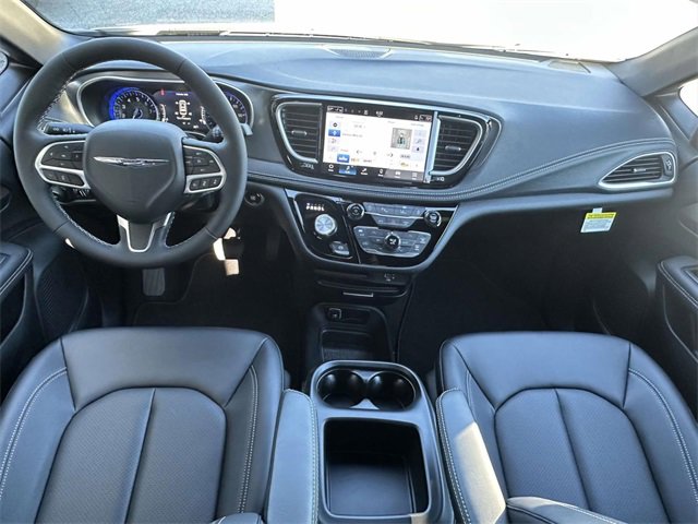 New 2026 Chrysler Pacifica Select image 3