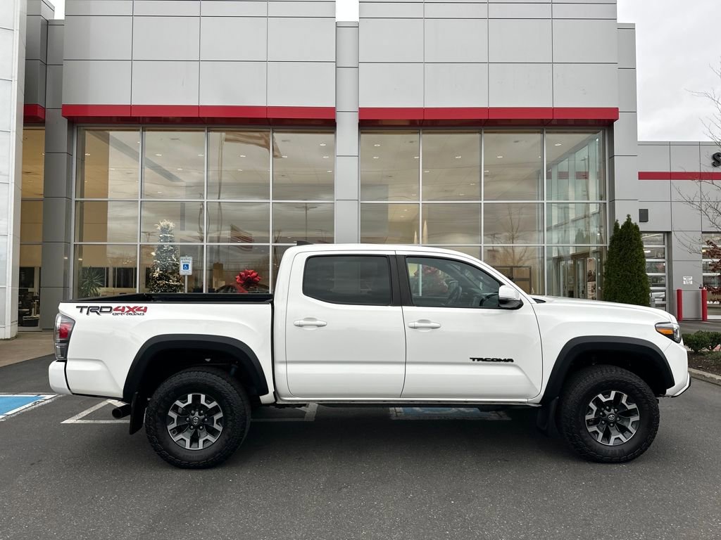 Certified 2022 Toyota Tacoma TRD Off-Road image 2
