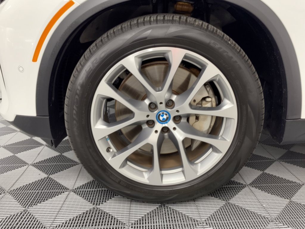 Certified 2024 BMW X5 xDrive50e w/ Premium Package AWD/4WD image 13