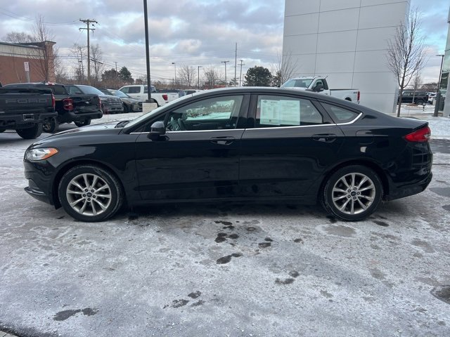 Used 2017 Ford Fusion SE w/ Fusion SE Technology Package image 8