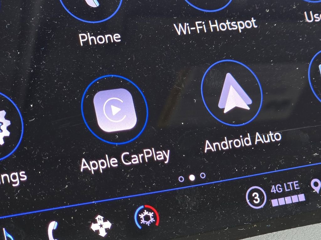 Used 2022 Cadillac XT4 Luxury w/ Cold Weather Package image 5