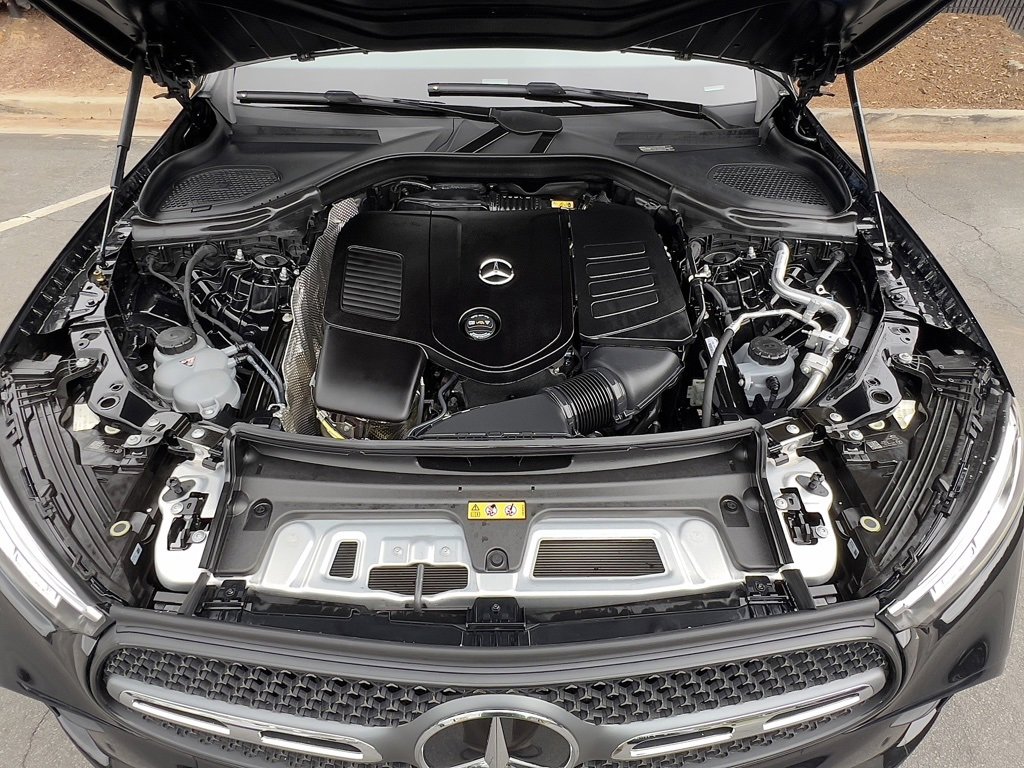 Used 2025 Mercedes-Benz GLC 300 4MATIC w/ AMG Line image 8