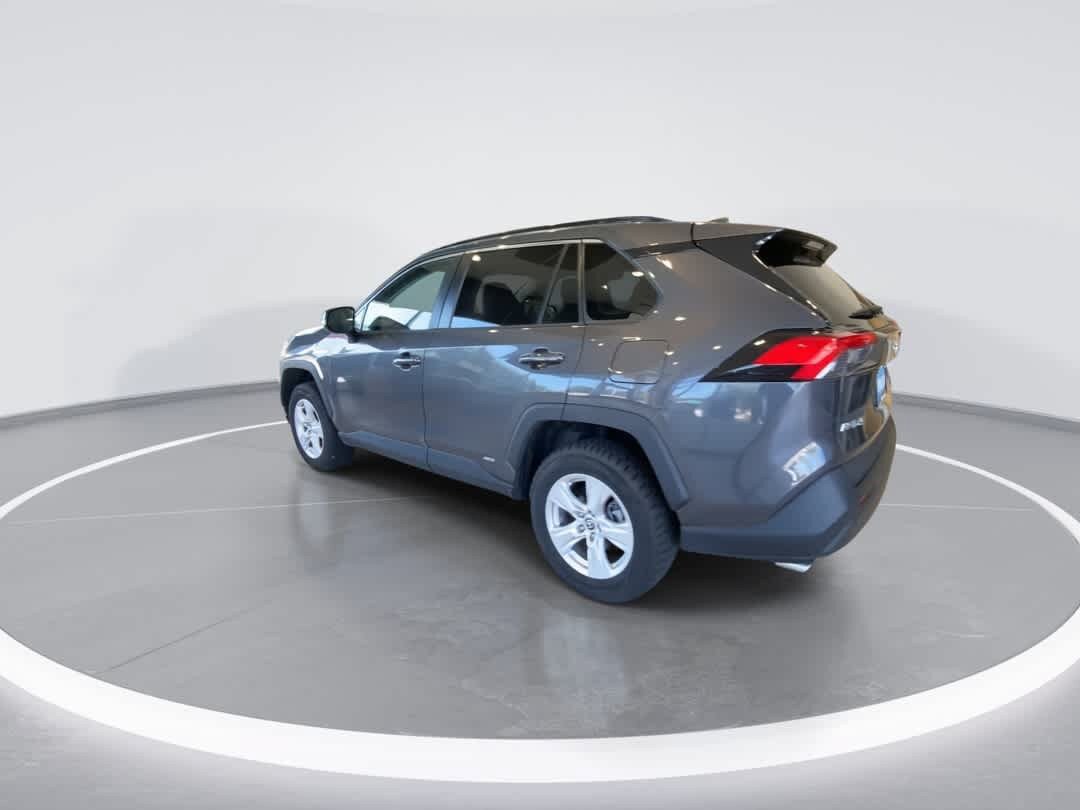 Used 2021 Toyota RAV4 XLE AWD/4WD image 6