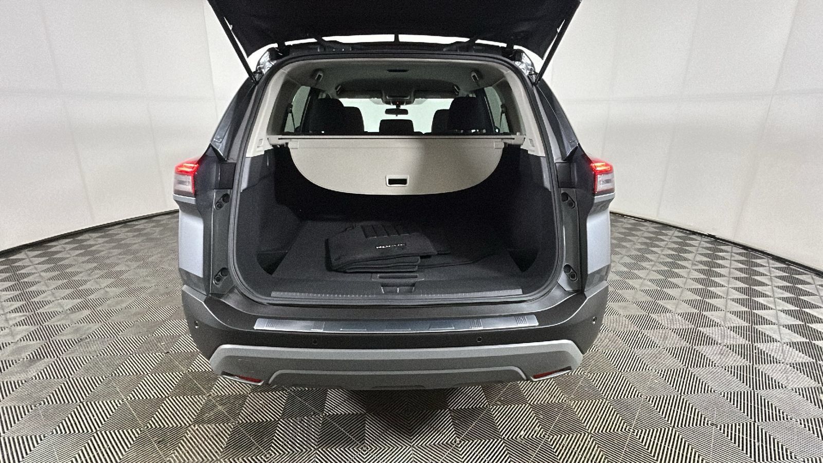 Used 2023 Nissan Rogue FWD image 29