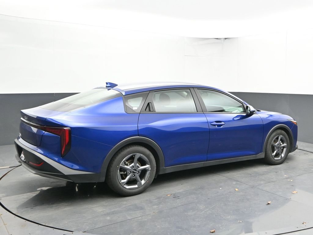 Used 2025 Kia K4 LXS FWD image 11