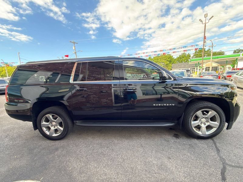 Used 2018 Chevrolet Suburban LS AWD/4WD image 4