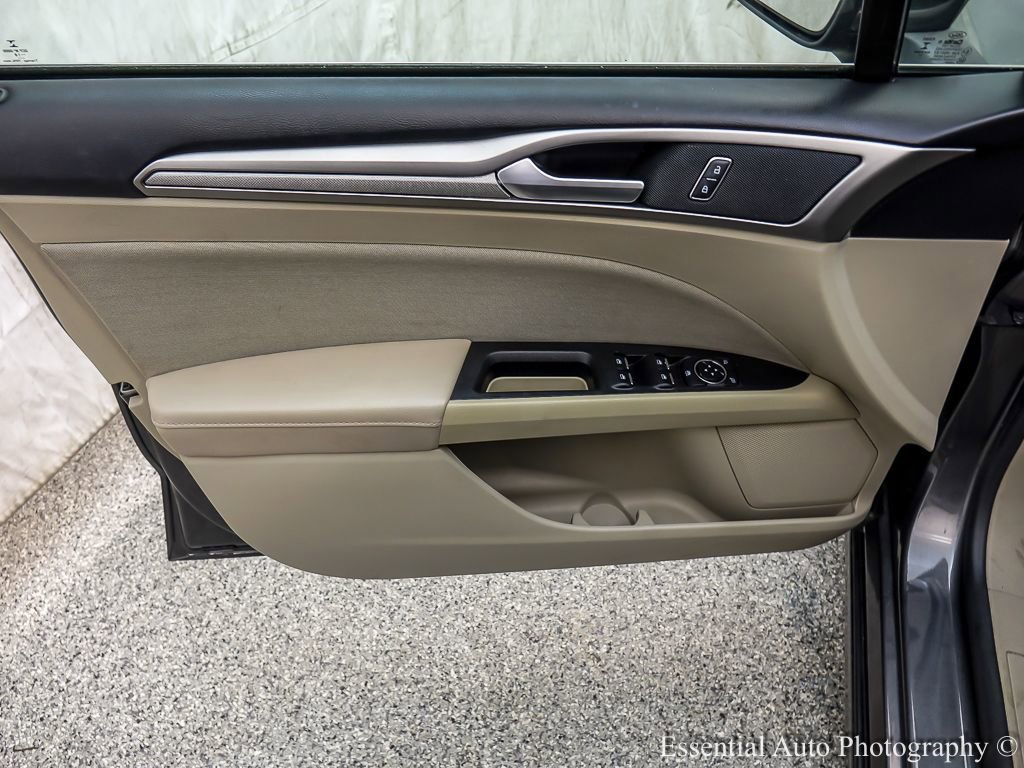 Certified 2018 Ford Fusion SE w/ Fusion SE Technology Package FWD image 20