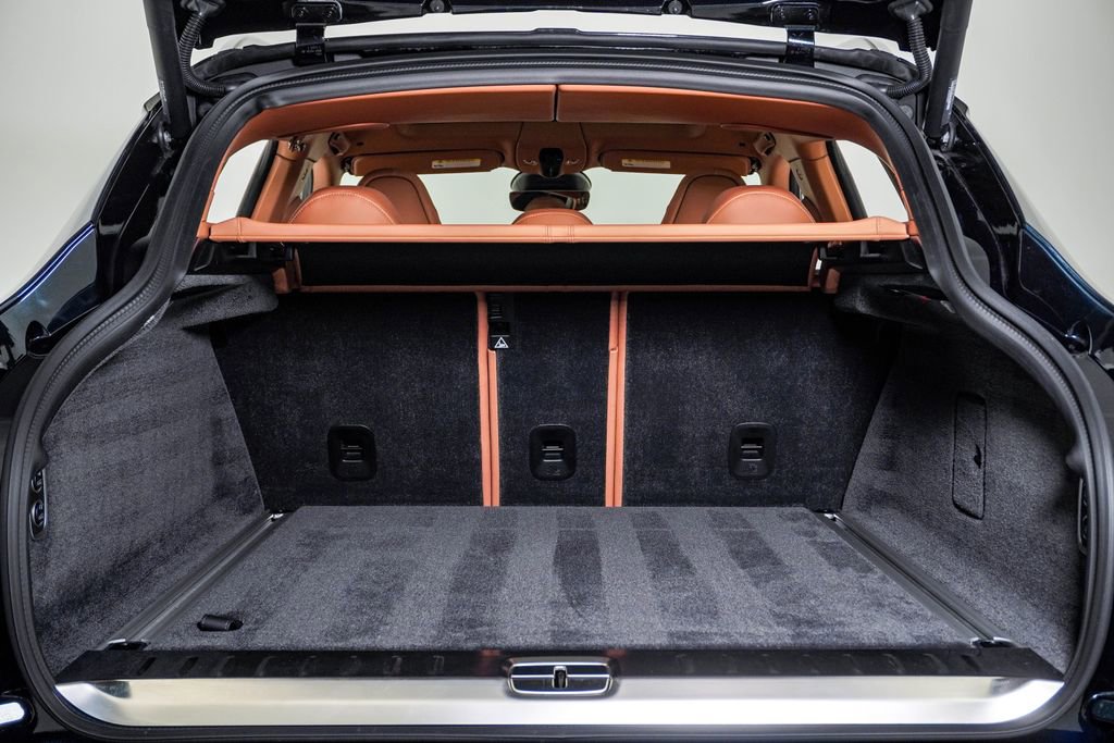 Used 2025 Aston Martin DBX 707 image 32