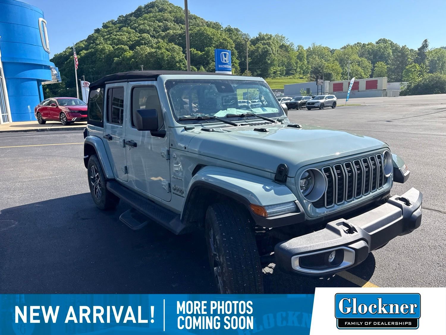 Used 2024 Jeep Wrangler Unlimited Sahara AWD/4WD image 3