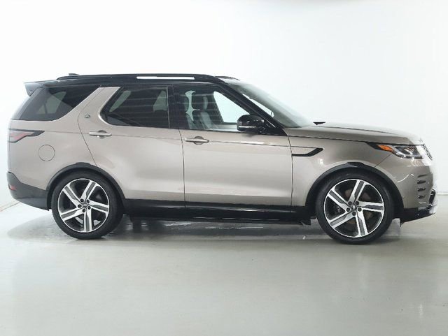 Certified 2023 Land Rover Discovery Metropolitan Edition AWD/4WD image 10