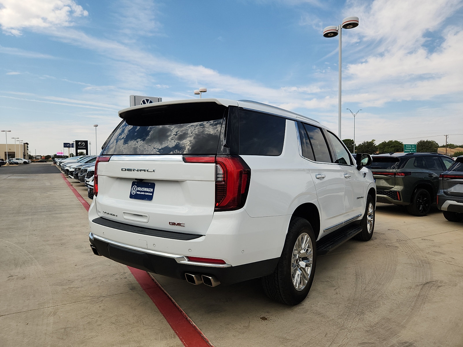 Used 2025 GMC Yukon Denali AWD/4WD image 5