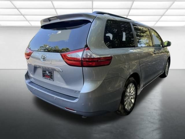 Used 2015 Toyota Sienna XLE w/ XLE Navigation Package FWD image 5