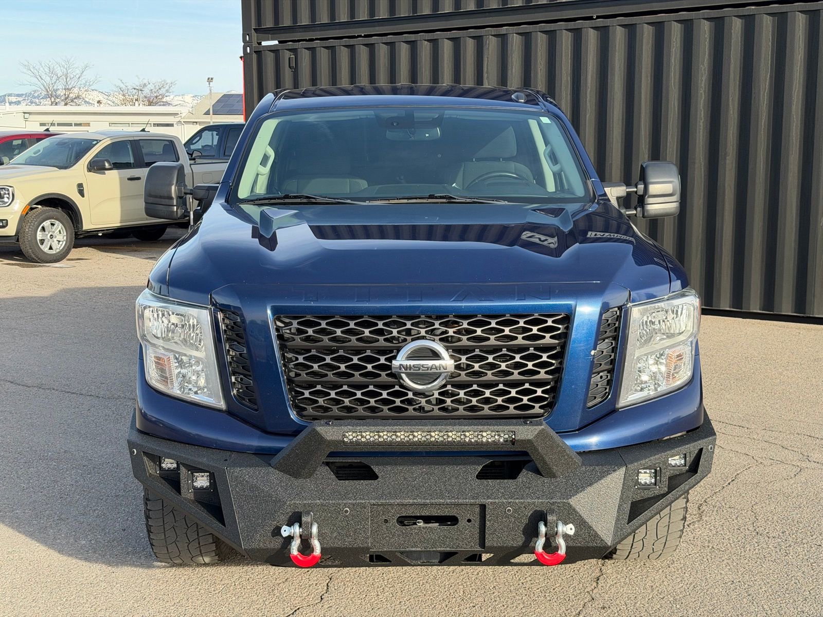Used 2019 Nissan Titan SV w/ SV Convenience Package image 3