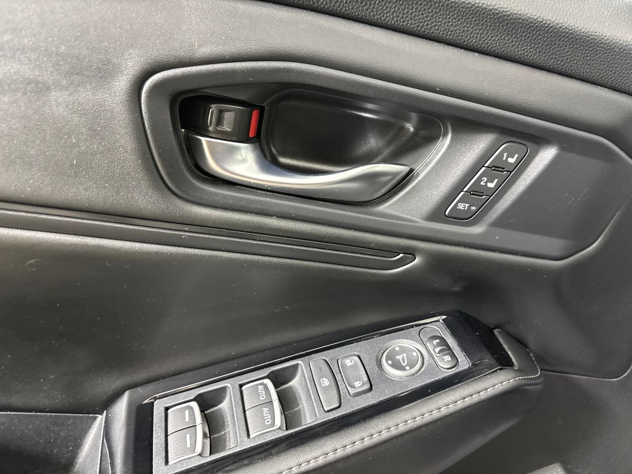 Used 2023 Honda Accord Touring image 9