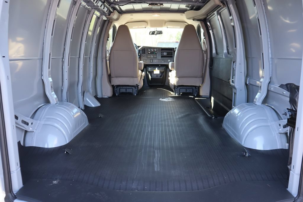 New 2025 Chevrolet Express 3500 w/ Driver Convenience Package RWD image 4