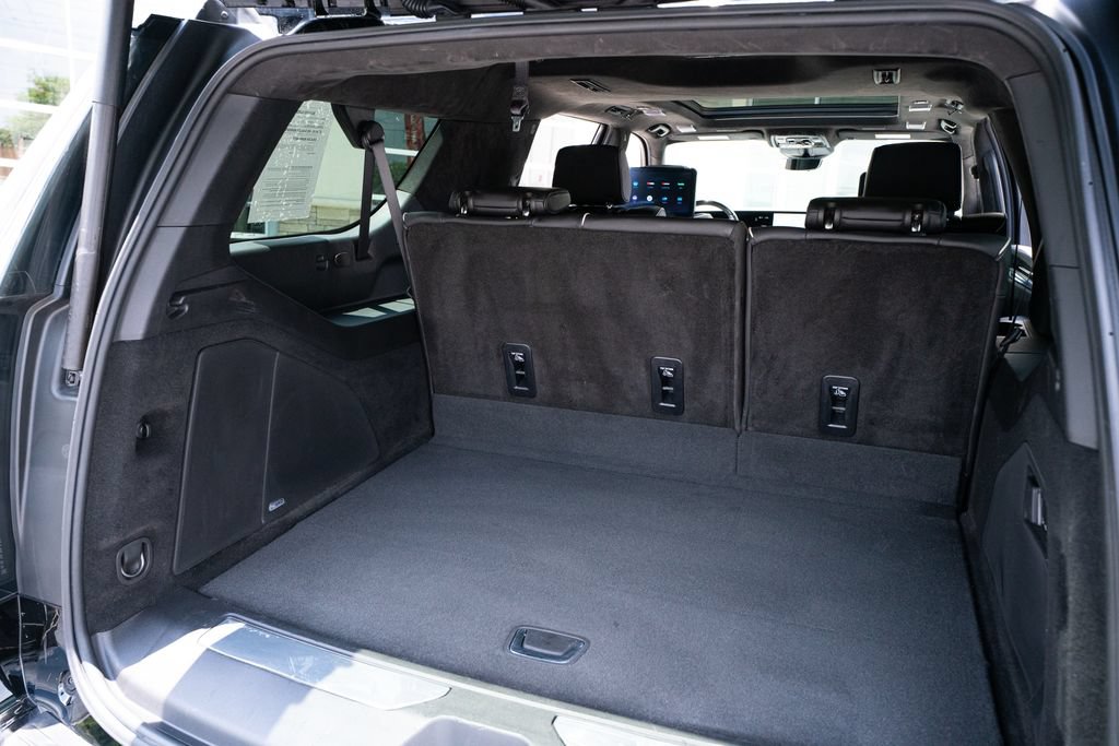 Used 2025 Cadillac Escalade ESV V AWD/4WD image 57