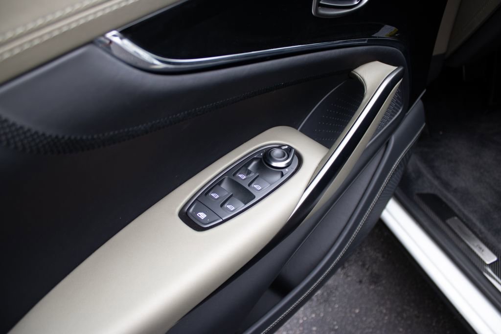 New 2025 Aston Martin DBX 707 image 8
